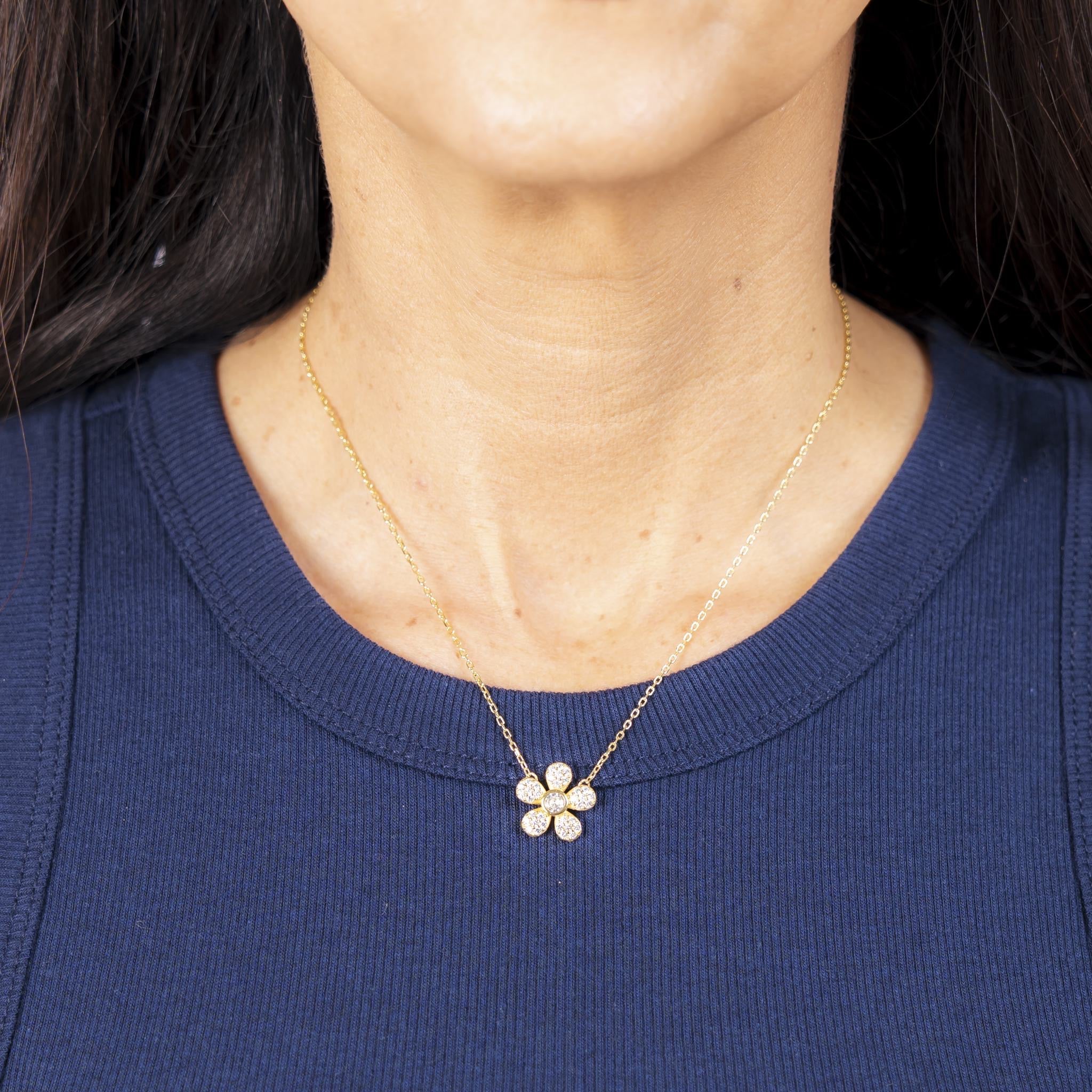 Pavé Daisy Flower Necklace