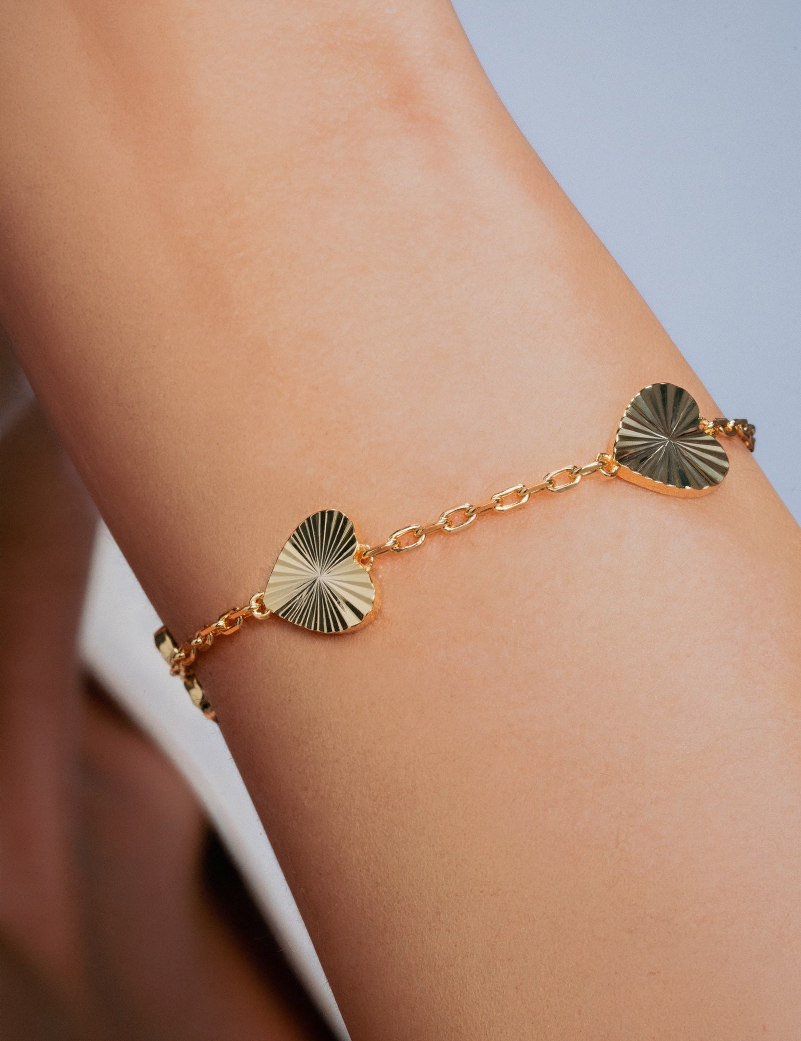Gold_5_Fluted_Heart_Bracelet.jpg